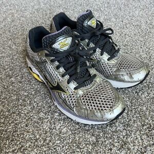 Mizuno WOMEN'S WAVE RIDER 15 Running Shoes, White/Silver/Yellow/Black Size 8